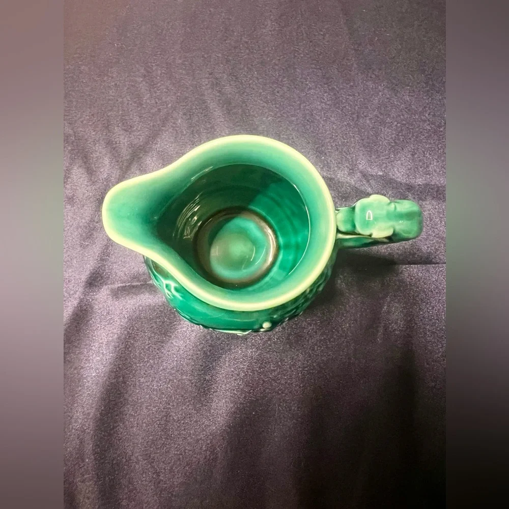 WEDGWOOD QUEENSWARE "PITCHER" GREEN GLAZE HOUND HANDLE WITH HUNT SCENE - Picture 5 of 7